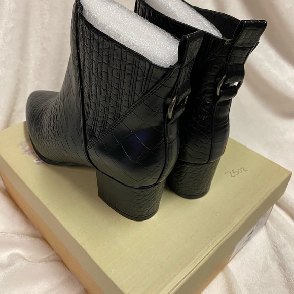 Brand new in box Very Gypsy black snakeskin 8.5 - Picture 3 of 7